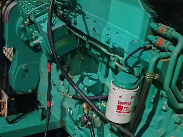 白茅湖农场如何确定新的发电机组控制系统是否与原系统兼容？