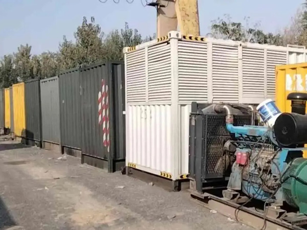 白茅湖农场200KW柴油发电机机组每小时油耗是多少？