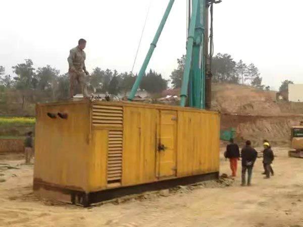 白茅湖农场如何判断水冷式机油散热器密封件是否需要更换？